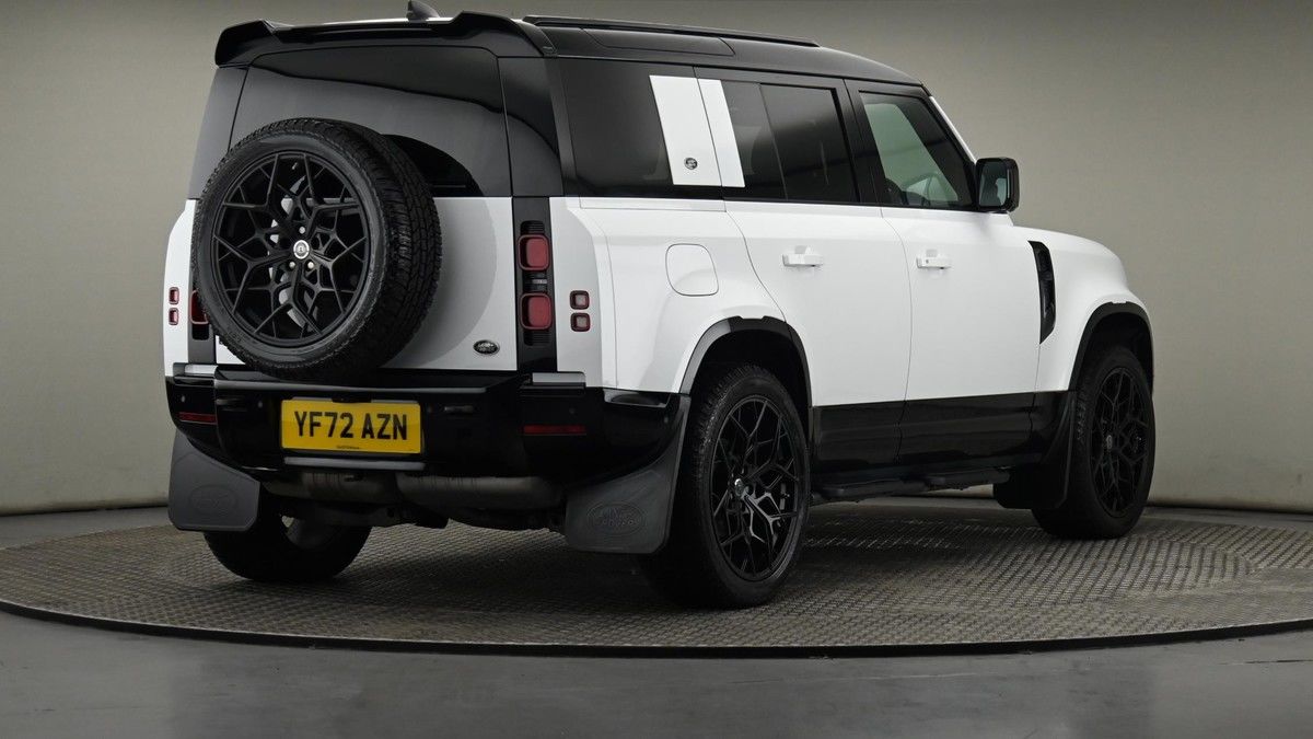 Land Rover Defender 110 Image 26