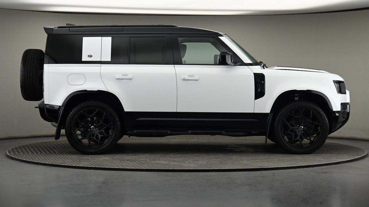 Land Rover Defender 110 Image 27