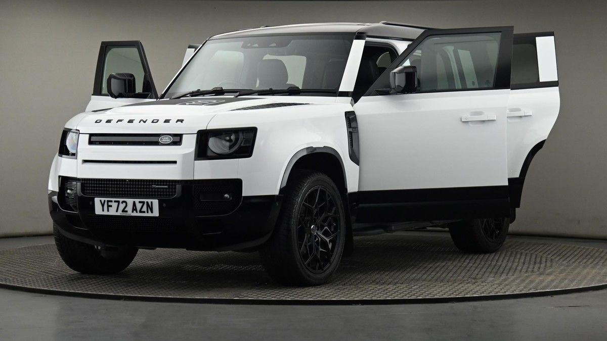 Land Rover Defender 110 Image 28