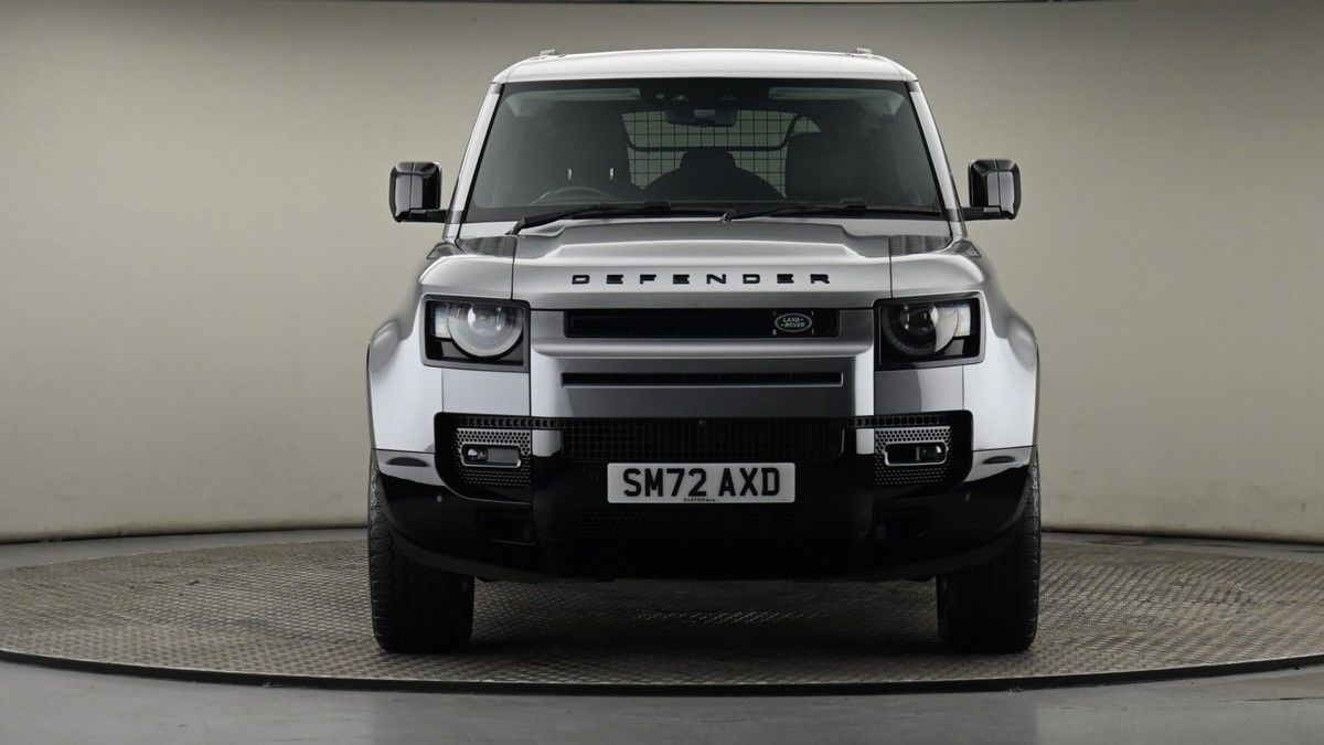 Land Rover Defender 110 Image 21