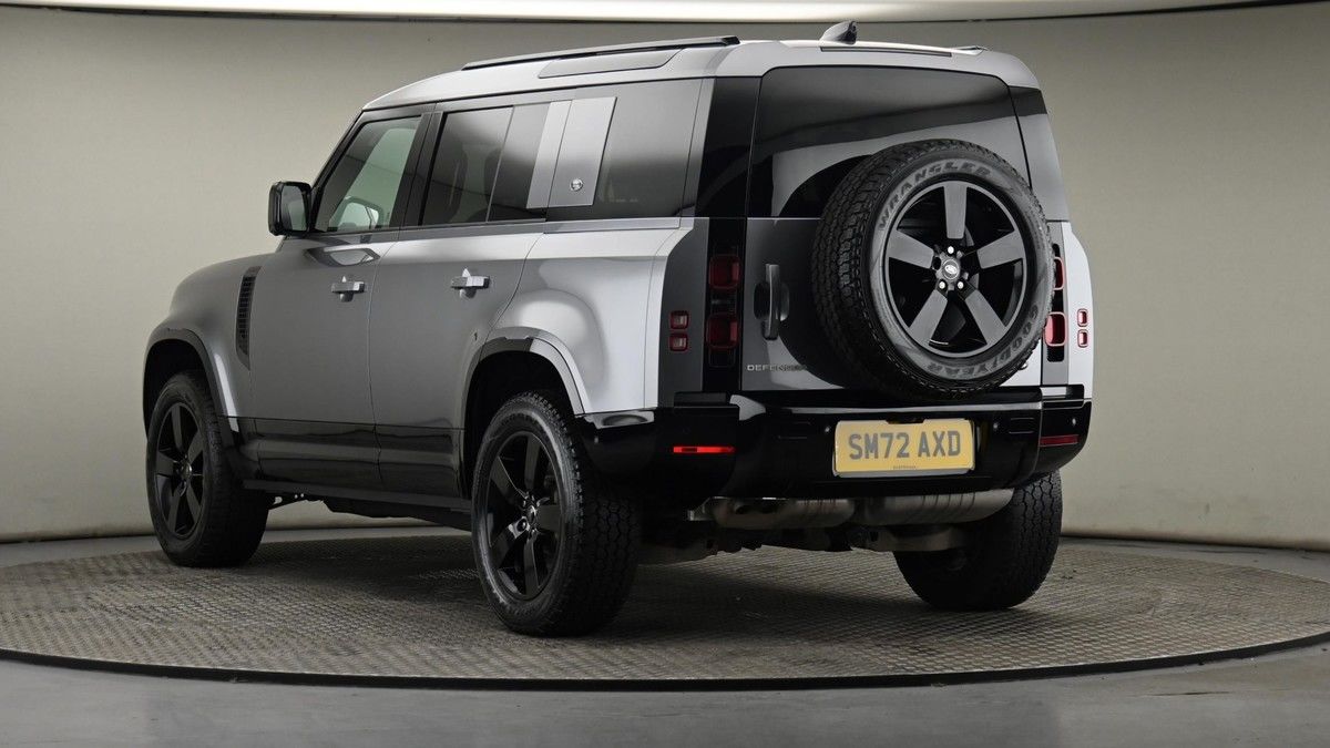 Land Rover Defender 110 Image 24