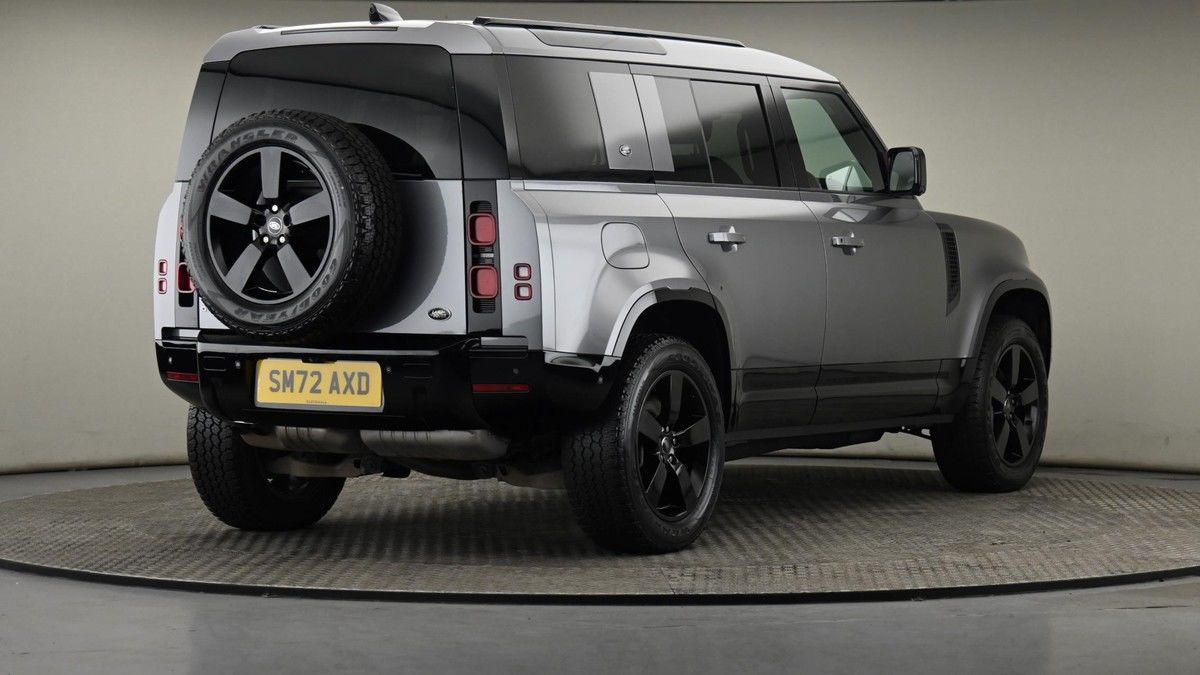 Land Rover Defender 110 Image 26