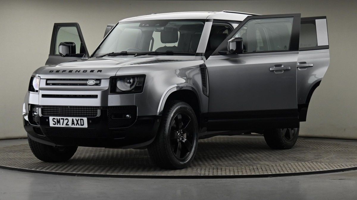 Land Rover Defender 110 Image 28