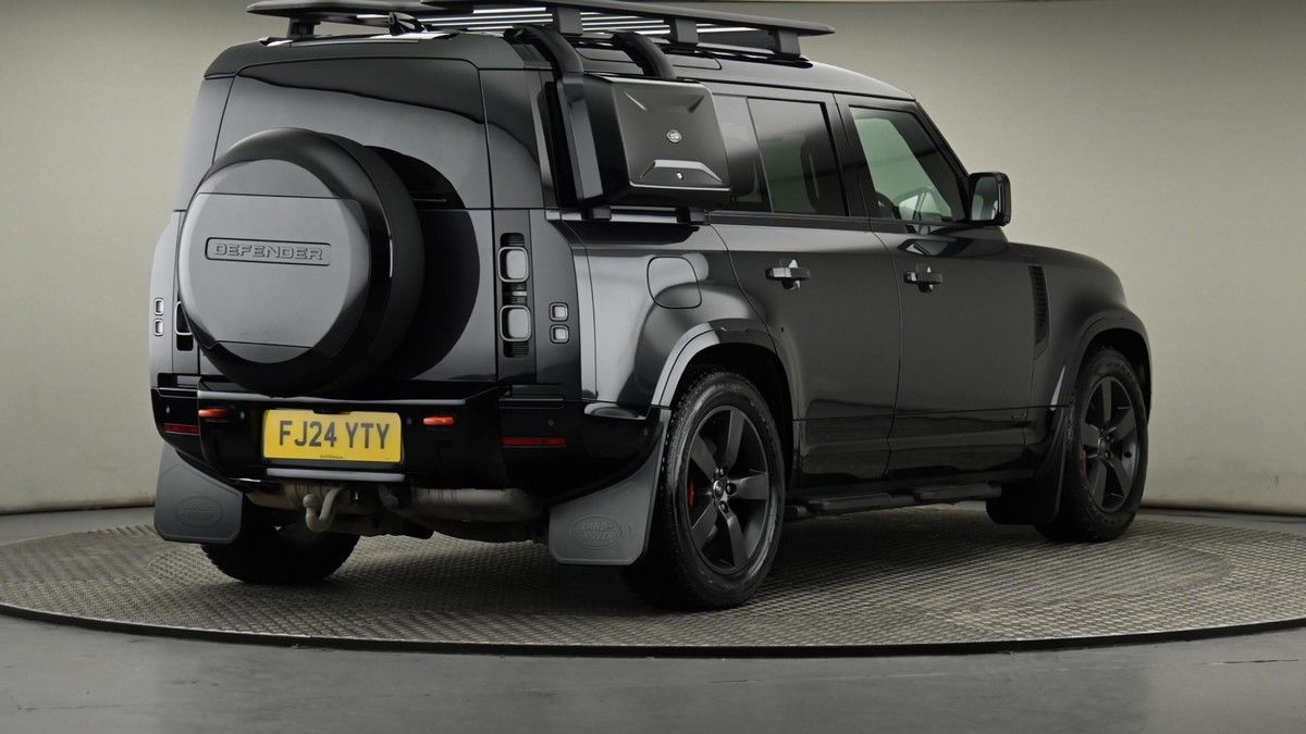 Land Rover Defender 110 Image 26