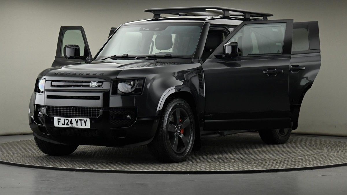 Land Rover Defender 110 Image 28