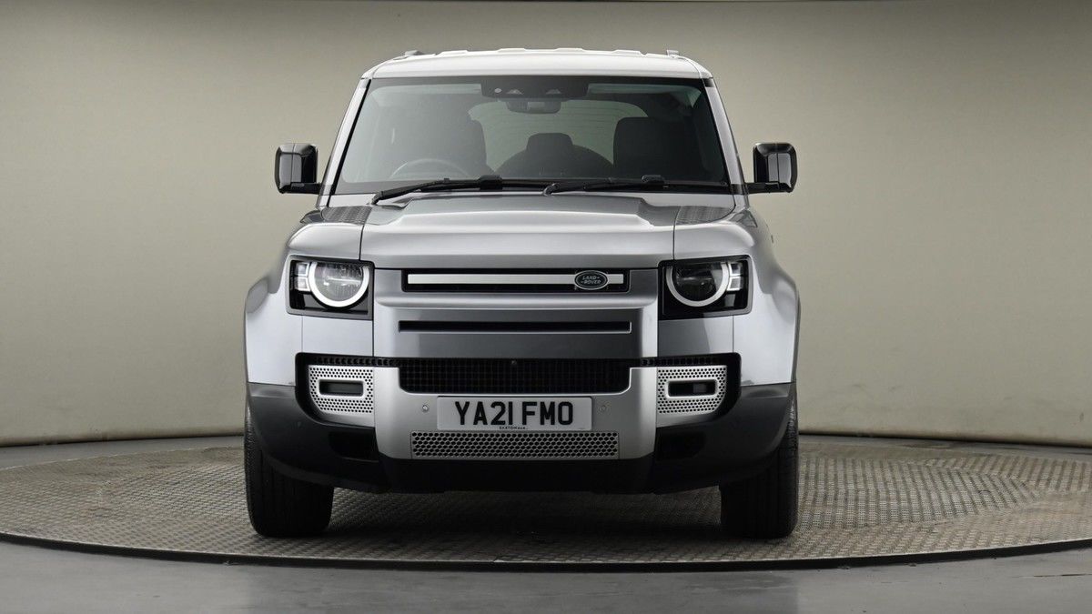 Land Rover Defender 110 Image 21