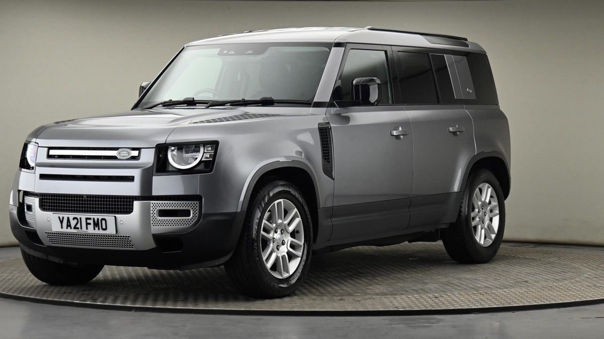 Land Rover Defender 110 Image 22