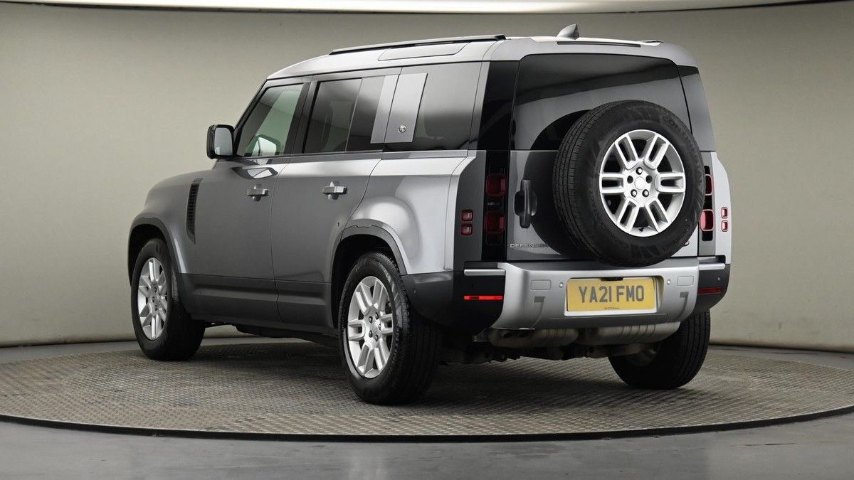 Land Rover Defender 110 Image 24