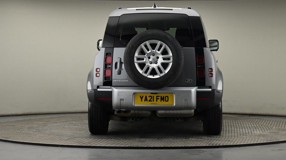 Land Rover Defender 110 Image 25