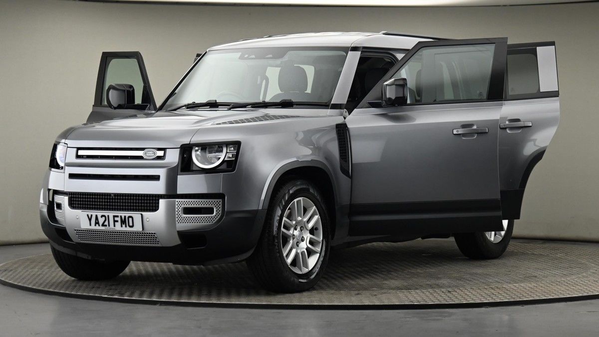 Land Rover Defender 110 Image 28