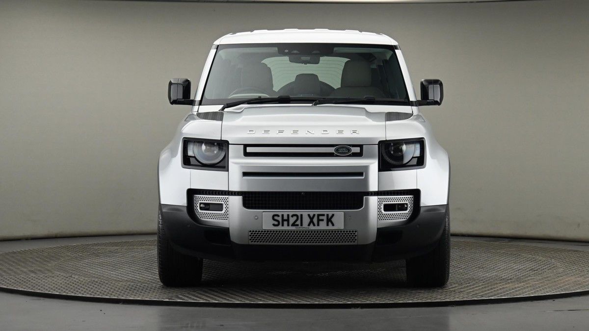 Land Rover Defender 110 Image 21