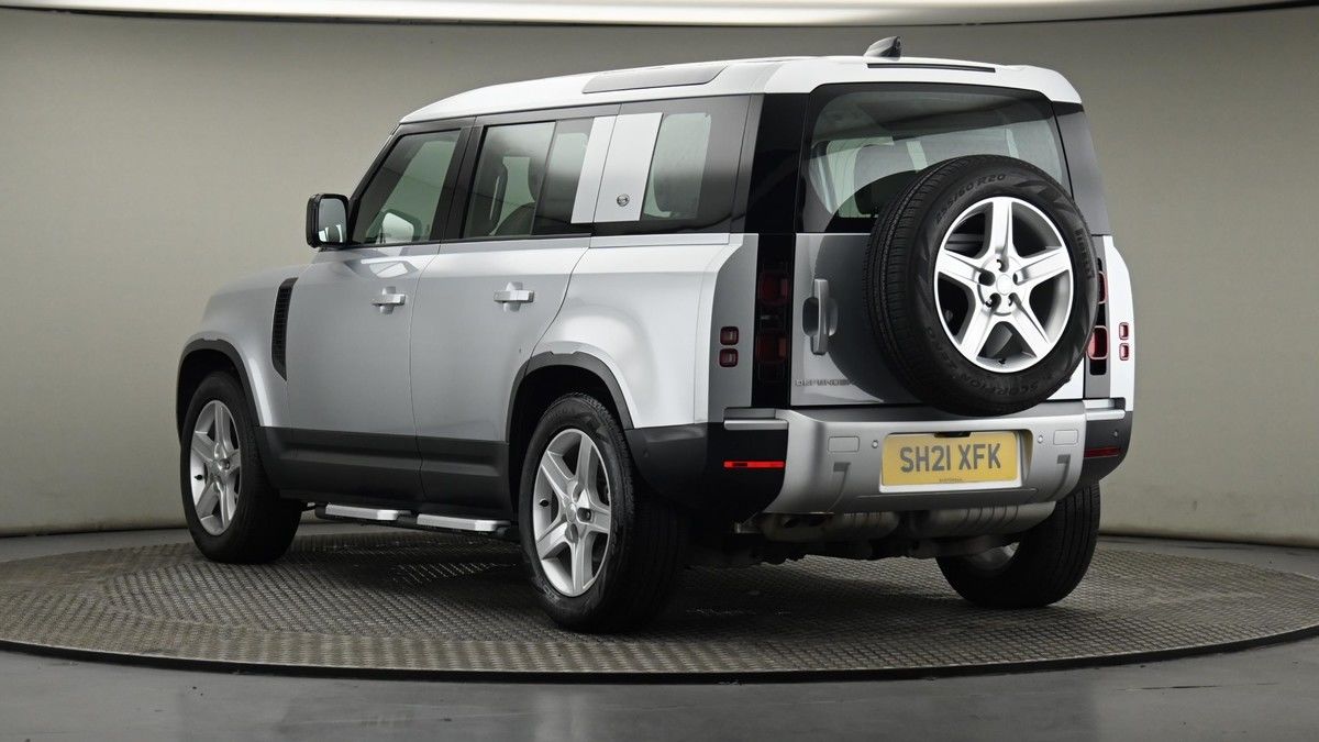 Land Rover Defender 110 Image 24
