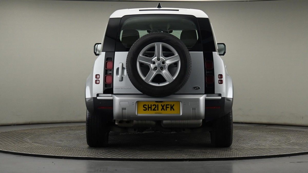 Land Rover Defender 110 Image 25