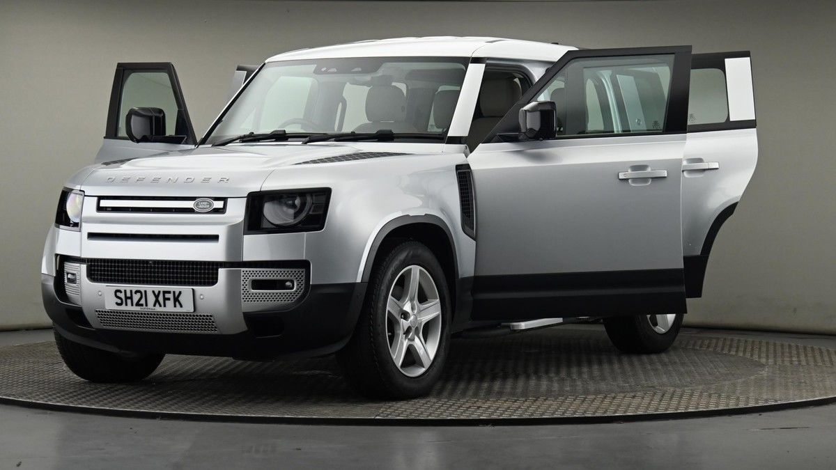 Land Rover Defender 110 Image 28