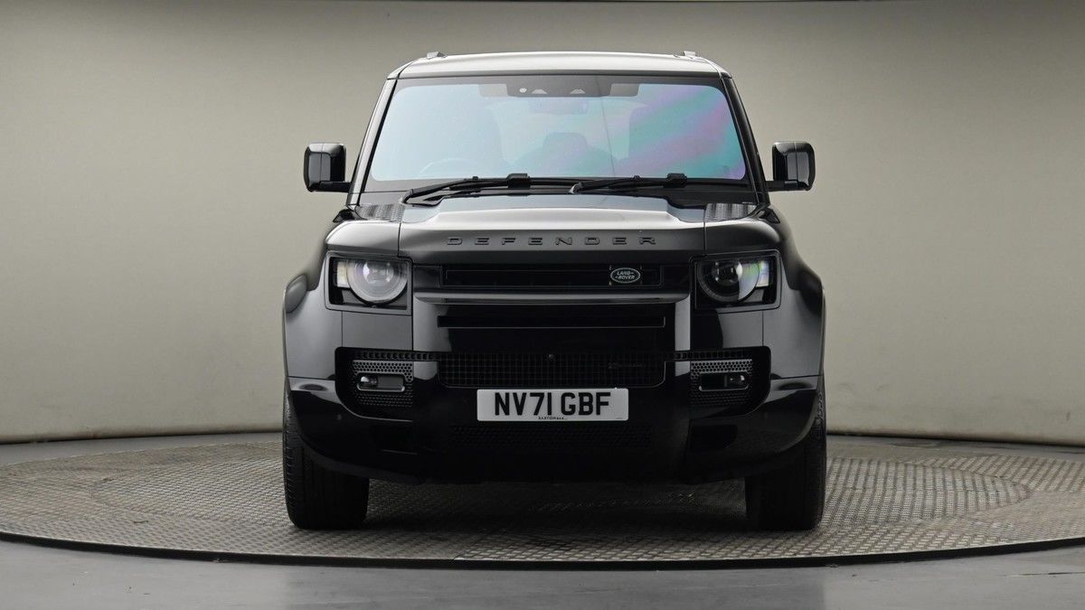 Land Rover Defender 110 Image 21