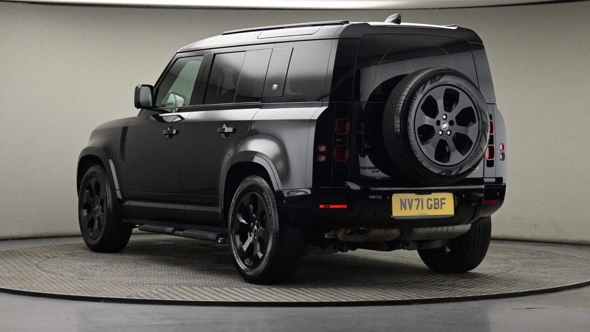 Land Rover Defender 110 Image 24
