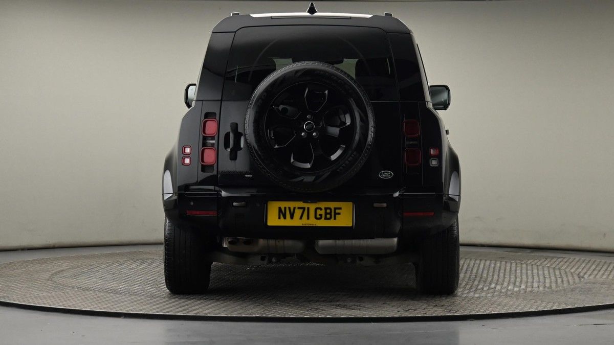 Land Rover Defender 110 Image 25