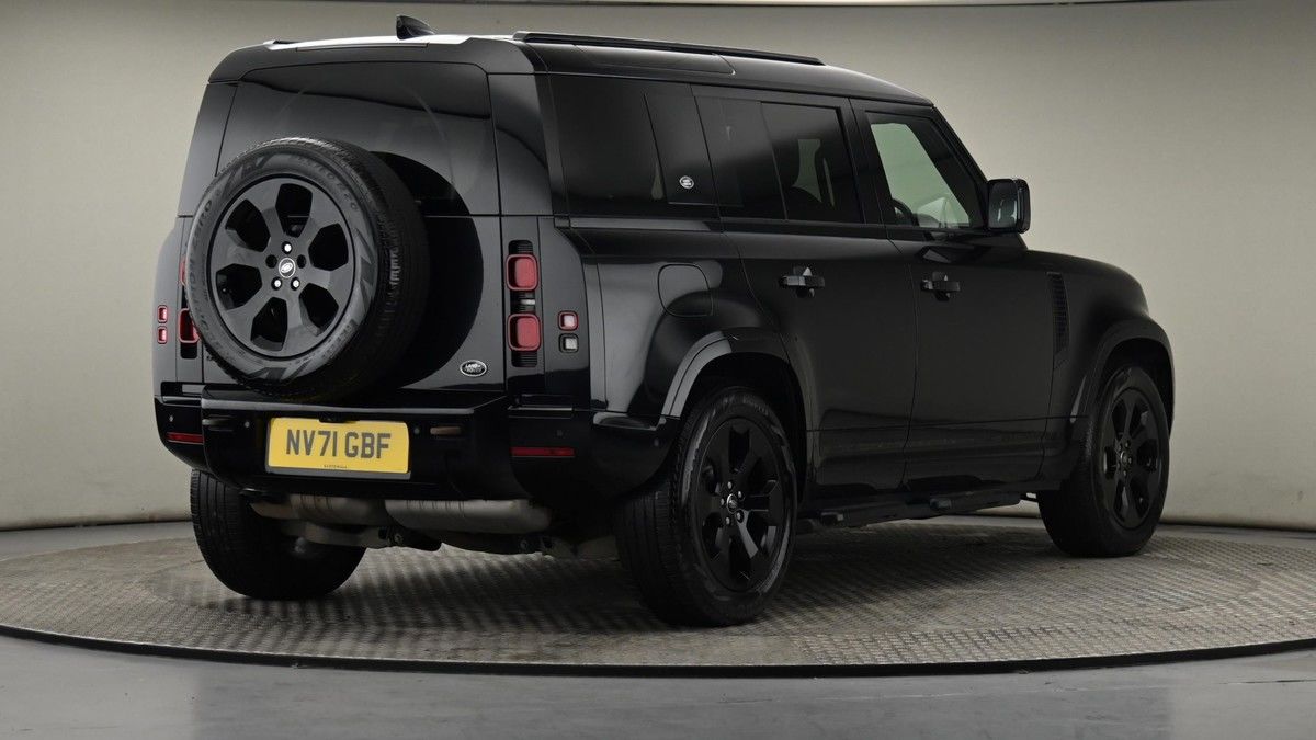 Land Rover Defender 110 Image 26