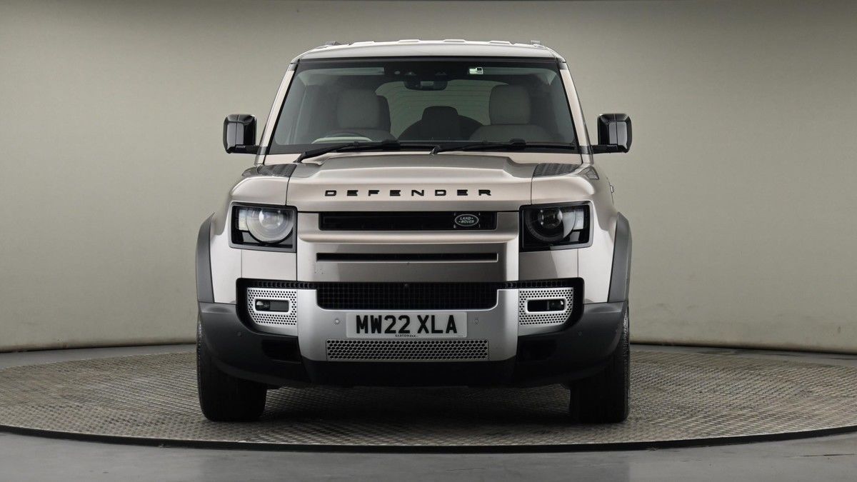 Land Rover Defender 110 Image 21