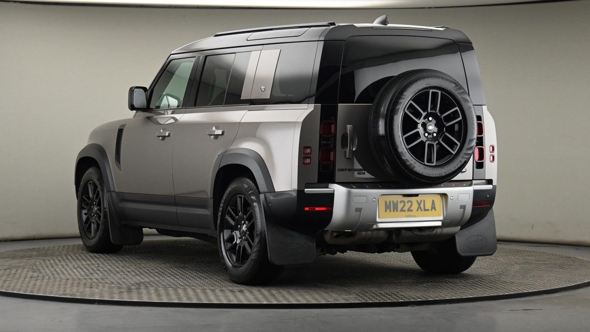 Land Rover Defender 110 Image 24