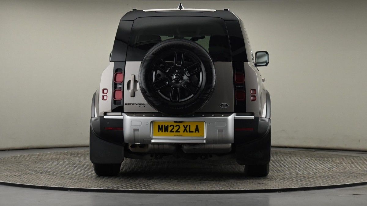 Land Rover Defender 110 Image 25
