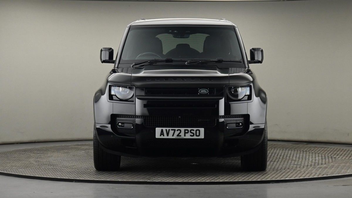Land Rover Defender 110 Image 21