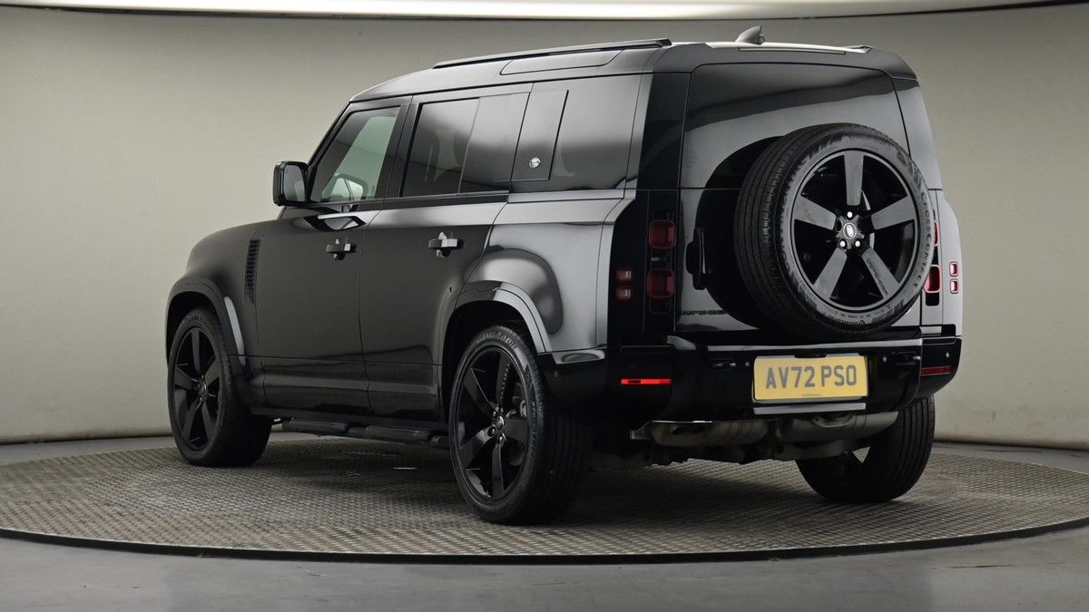 Land Rover Defender 110 Image 24
