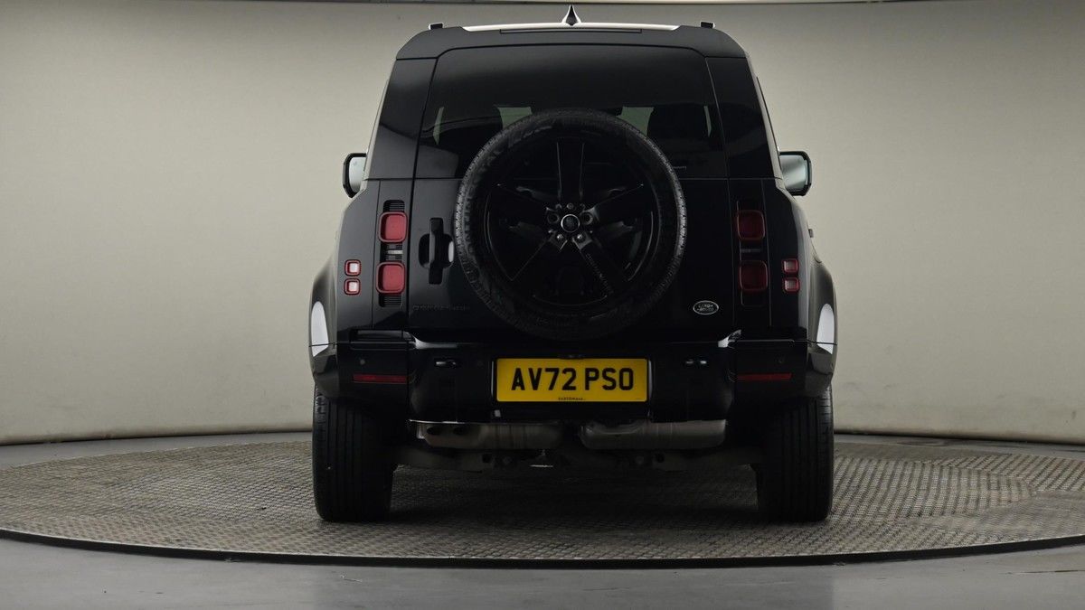 Land Rover Defender 110 Image 25