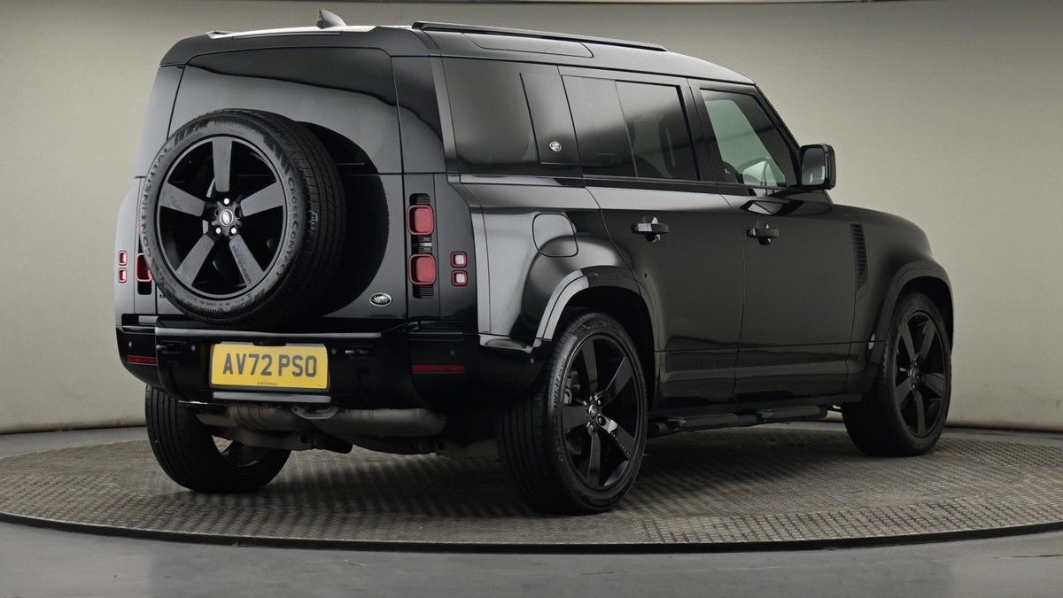 Land Rover Defender 110 Image 26