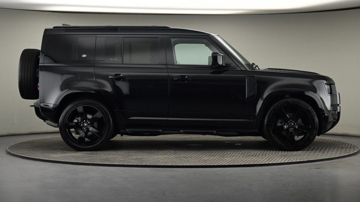 Land Rover Defender 110 Image 27
