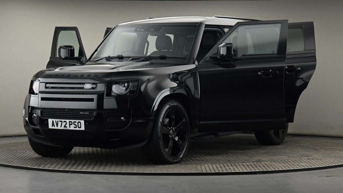 Land Rover Defender 110 Image 28