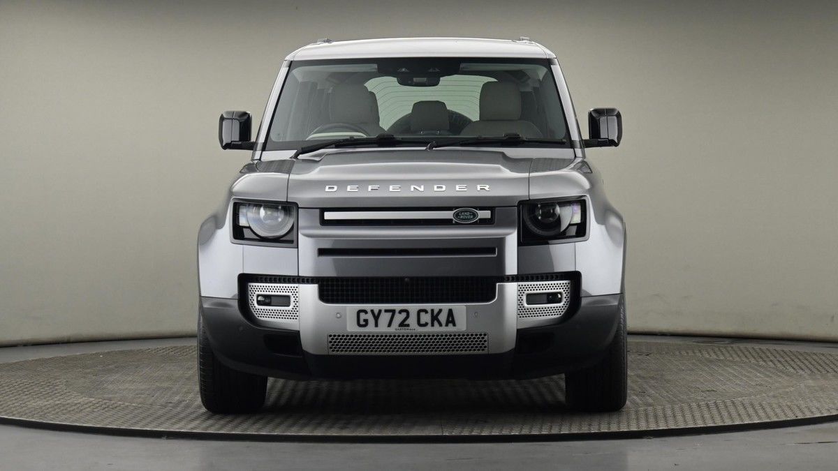 Land Rover Defender 110 Image 21