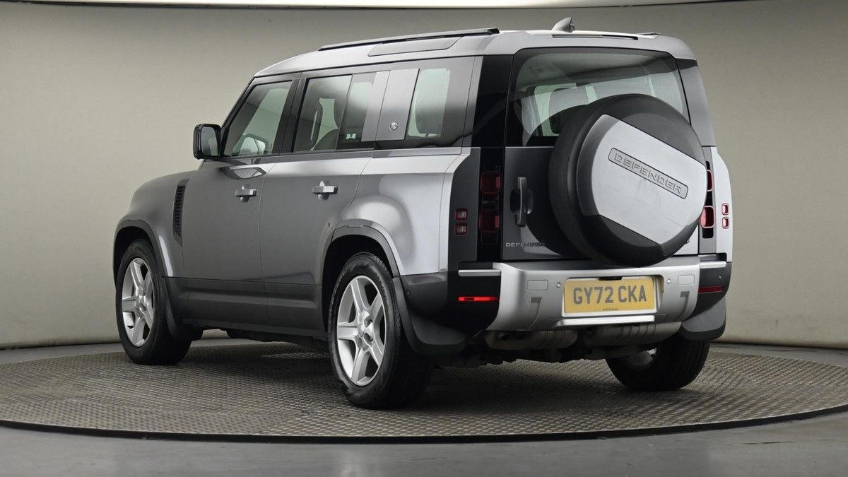 Land Rover Defender 110 Image 24