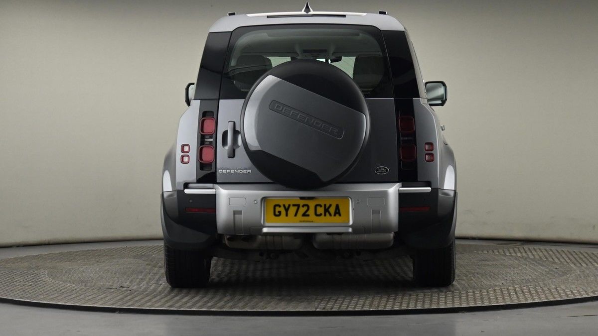 Land Rover Defender 110 Image 25