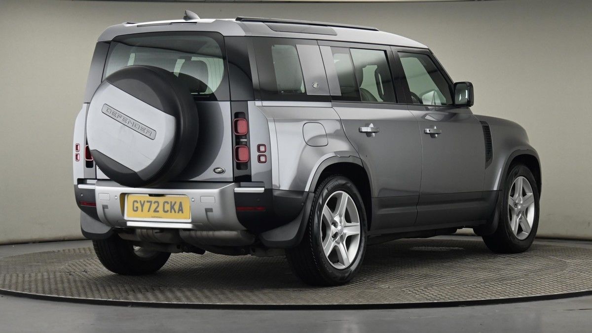 Land Rover Defender 110 Image 26