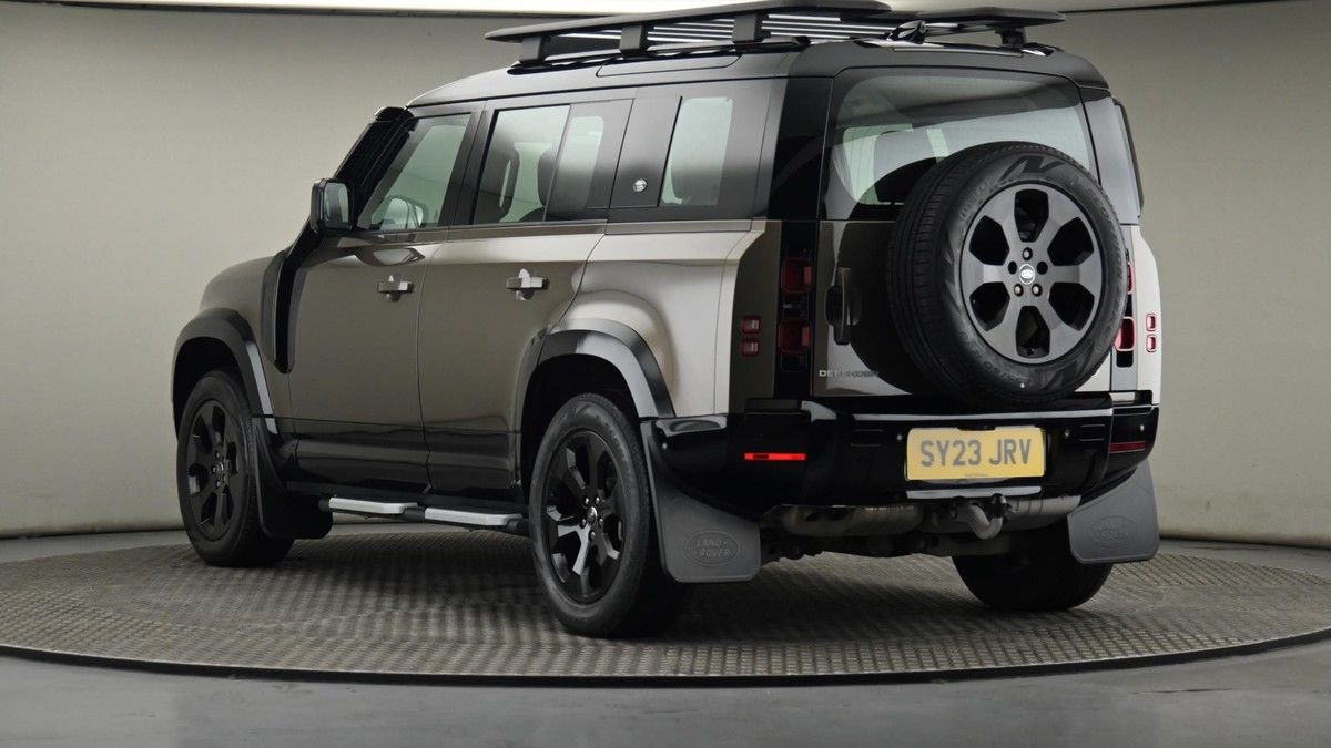 Land Rover Defender 110 Image 24