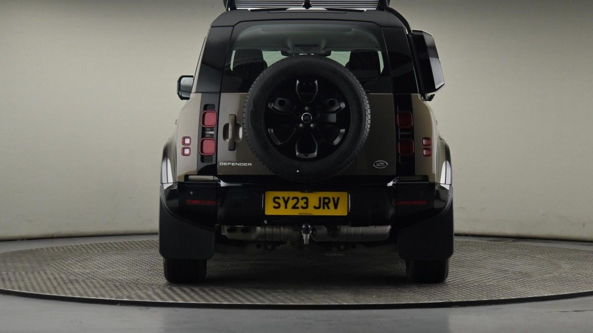 Land Rover Defender 110 Image 25