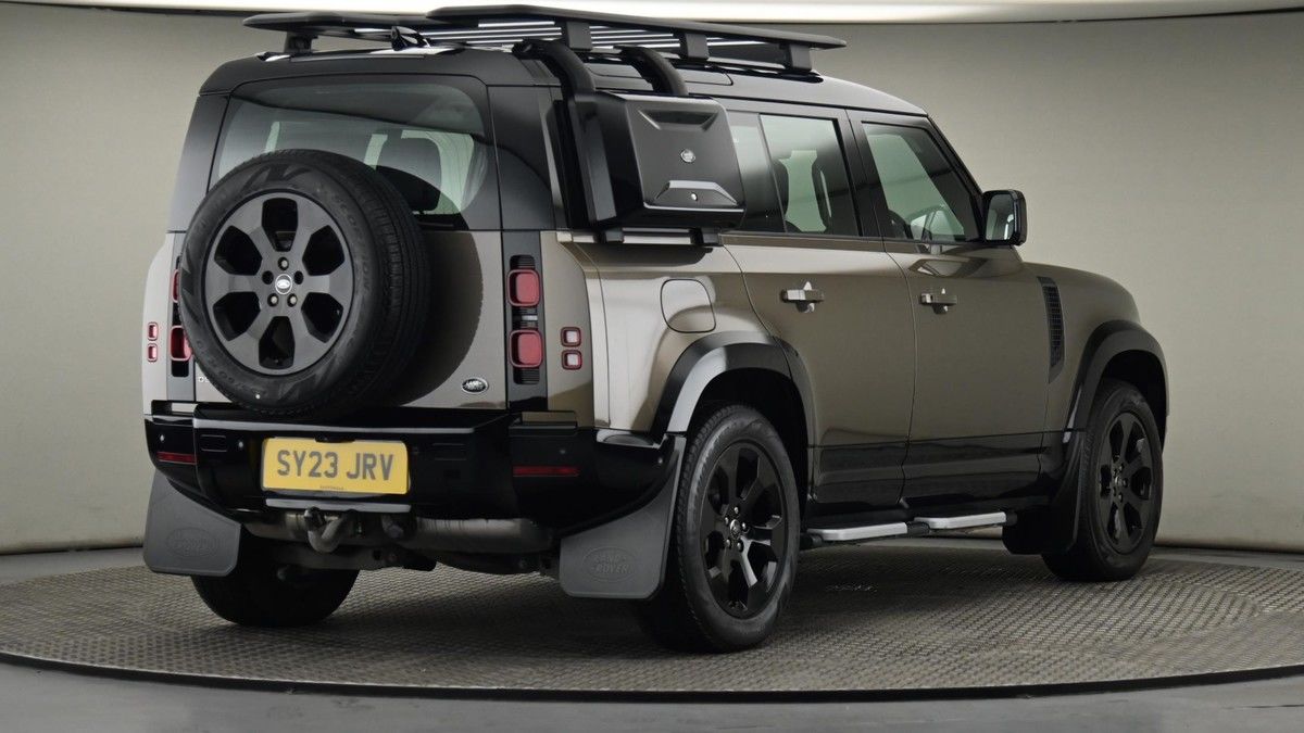 Land Rover Defender 110 Image 26