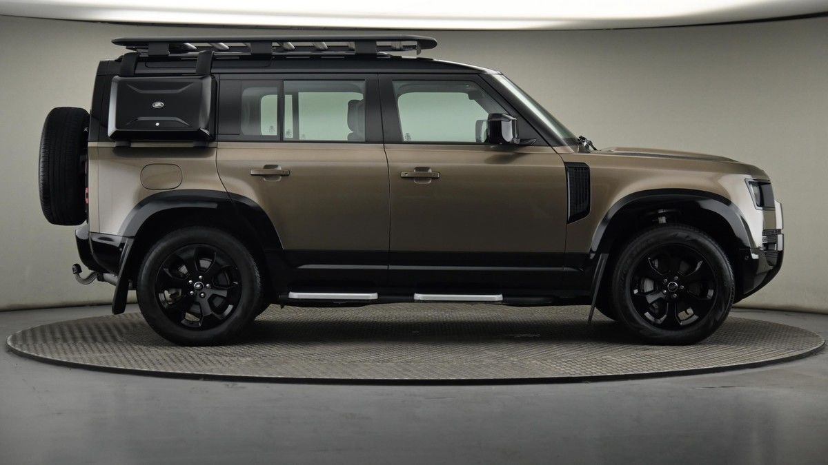 Land Rover Defender 110 Image 27