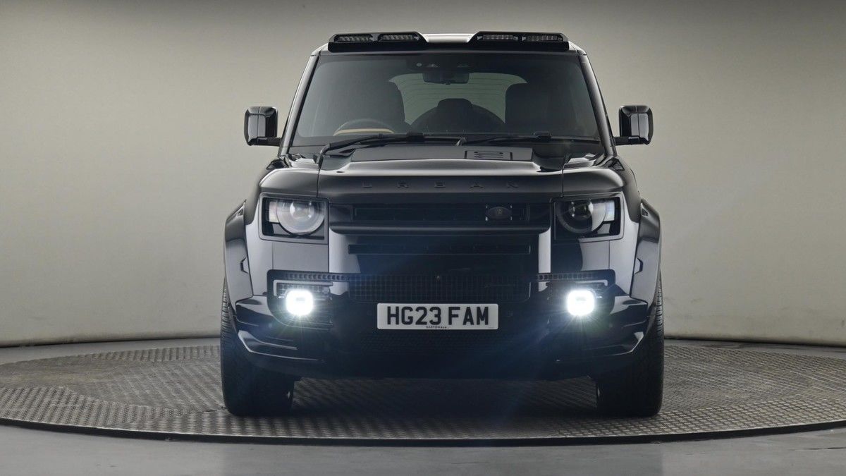 Land Rover Defender 110 Image 21
