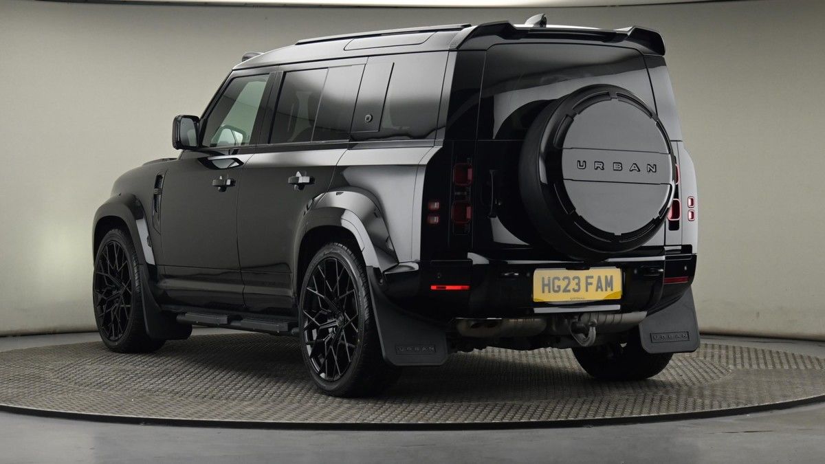 Land Rover Defender 110 Image 24
