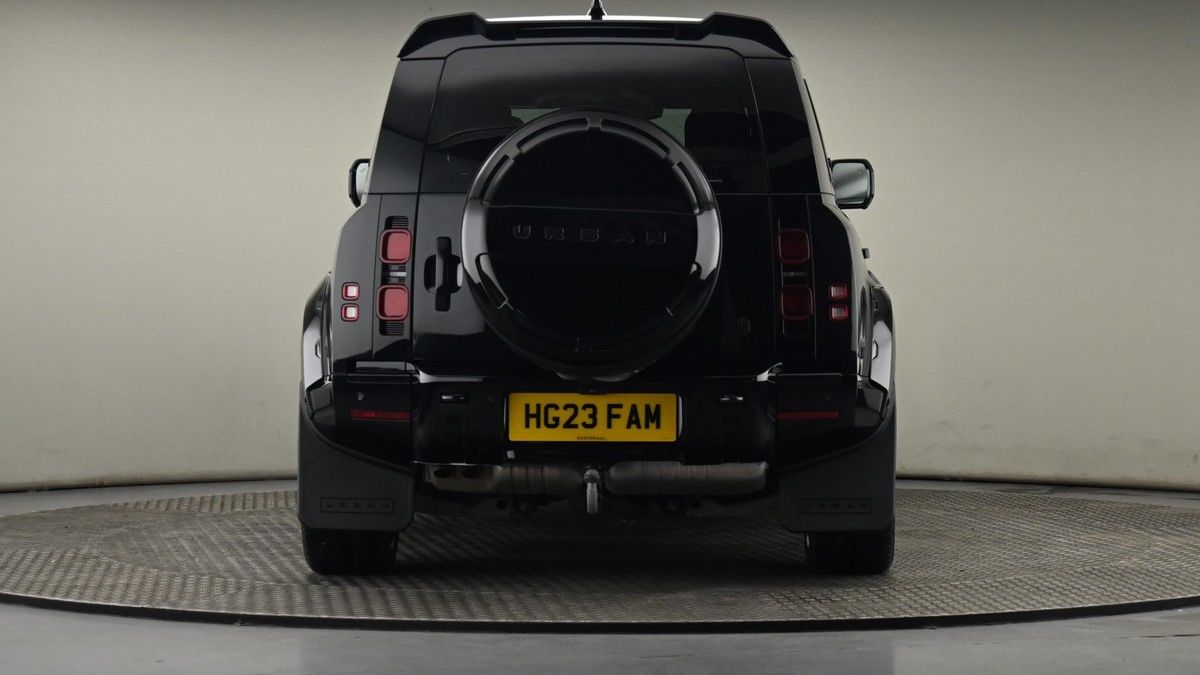 Land Rover Defender 110 Image 25