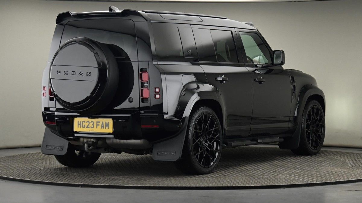 Land Rover Defender 110 Image 26
