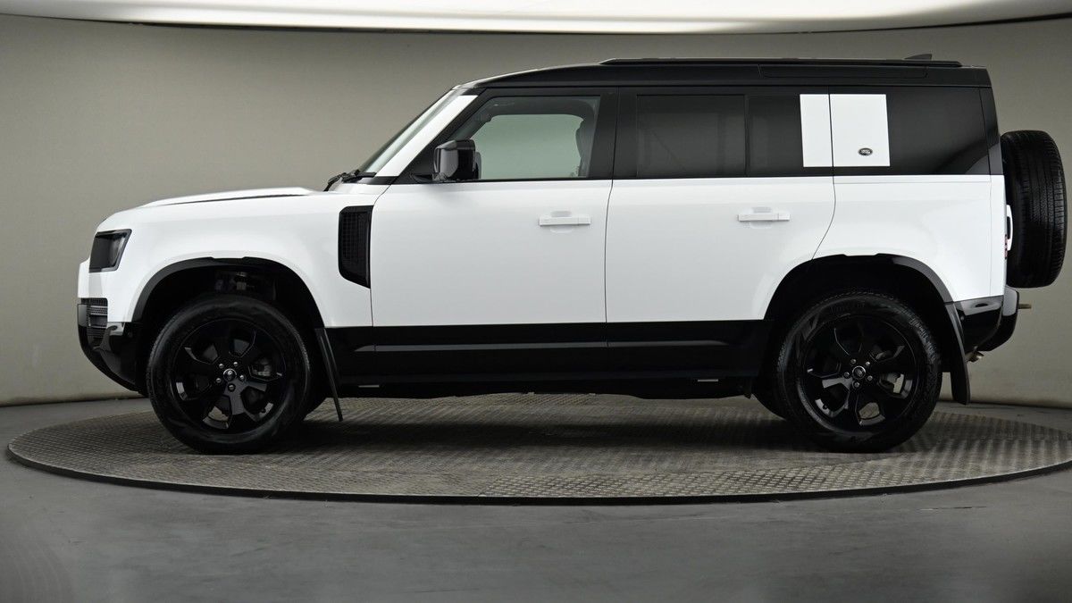 Land Rover Defender 110 Image 23
