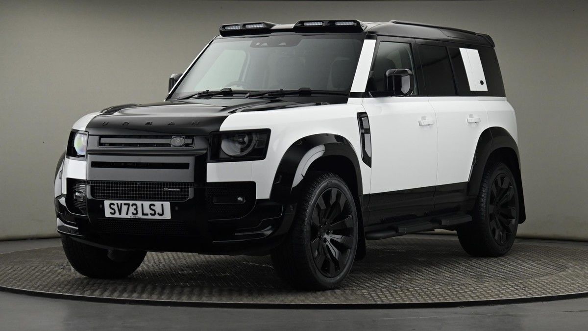 Land Rover Defender 110 Image 22