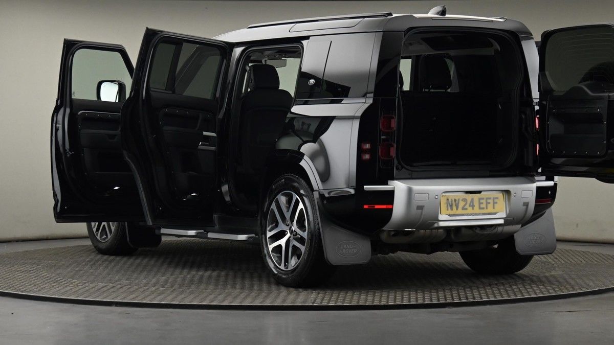 Land Rover Defender 110 Urban Image 29