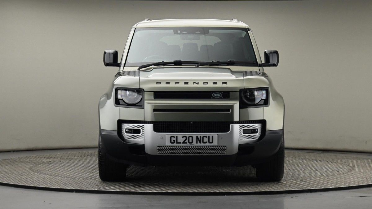 Land Rover Defender 110 Image 21