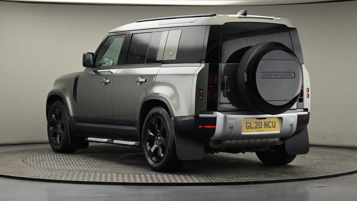 Land Rover Defender 110 Image 24