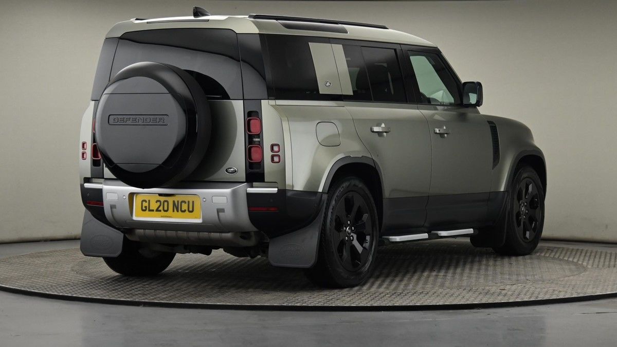 Land Rover Defender 110 Image 26