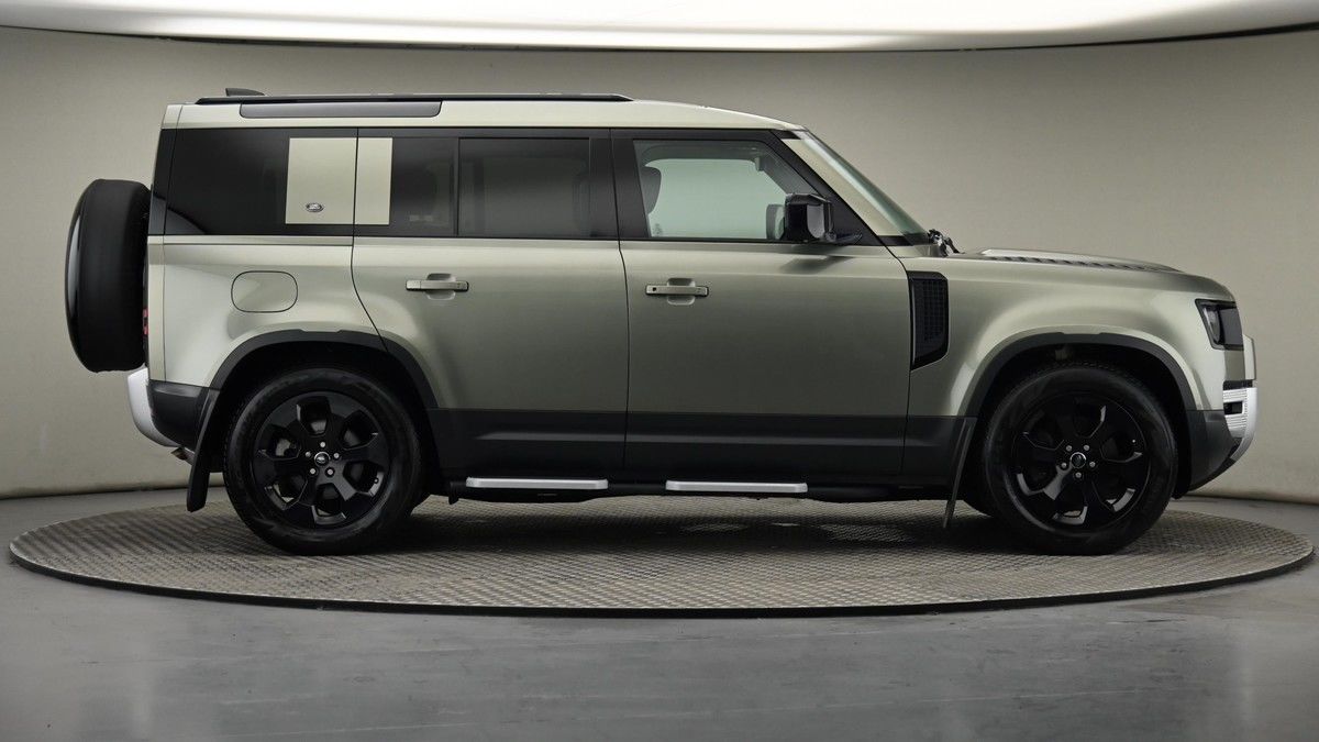 Land Rover Defender 110 Image 27